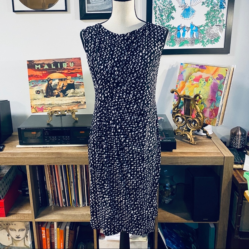 Connected Apparel Faux Wrap Shift Dress♥️